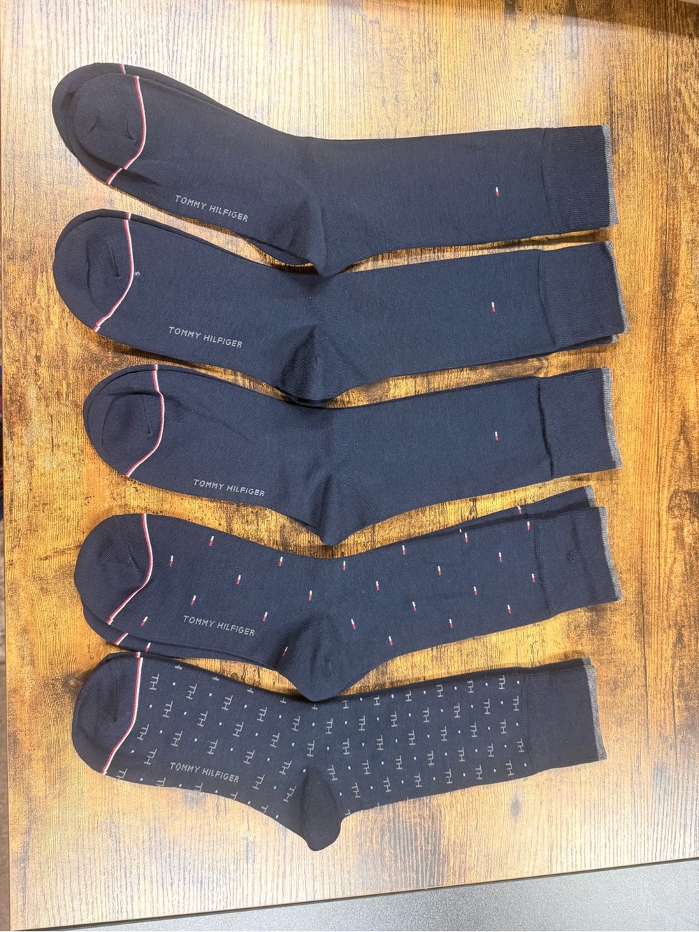 Tommy Hilfiger Men's Navy Crew Socks with Subtle Red Accents - 5 Pack